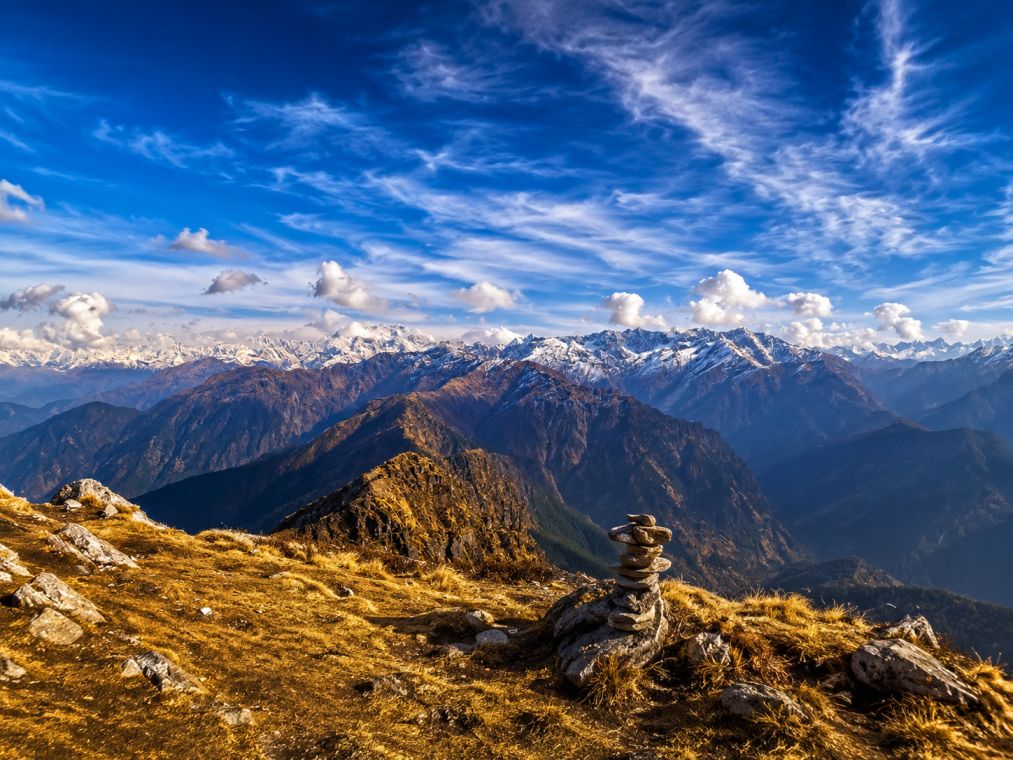 Chandrashila Summit panoramic view of Himalayan peaks Chopta Tungnath trek