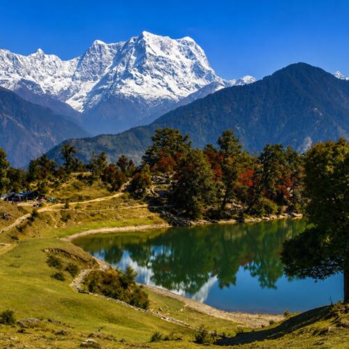 Deoria Tal lake reflection of Chaukhamba peaks Chopta trek